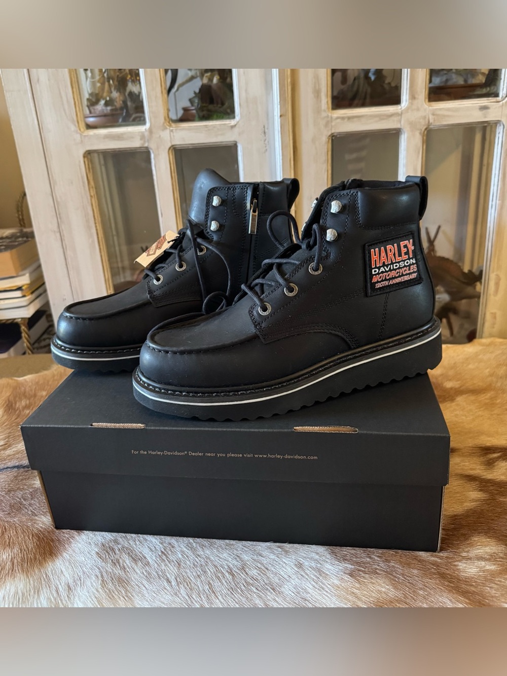 Harley-Davidson 9.5 Men’s Black Leather riding boots. Lace up Inside zip.